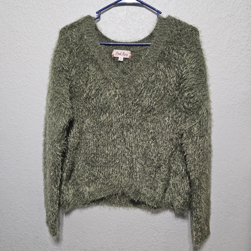 NWOT❗️Pink Rose Green Super Soft FluffyCozy V Neck Pull Over Sweater Size M